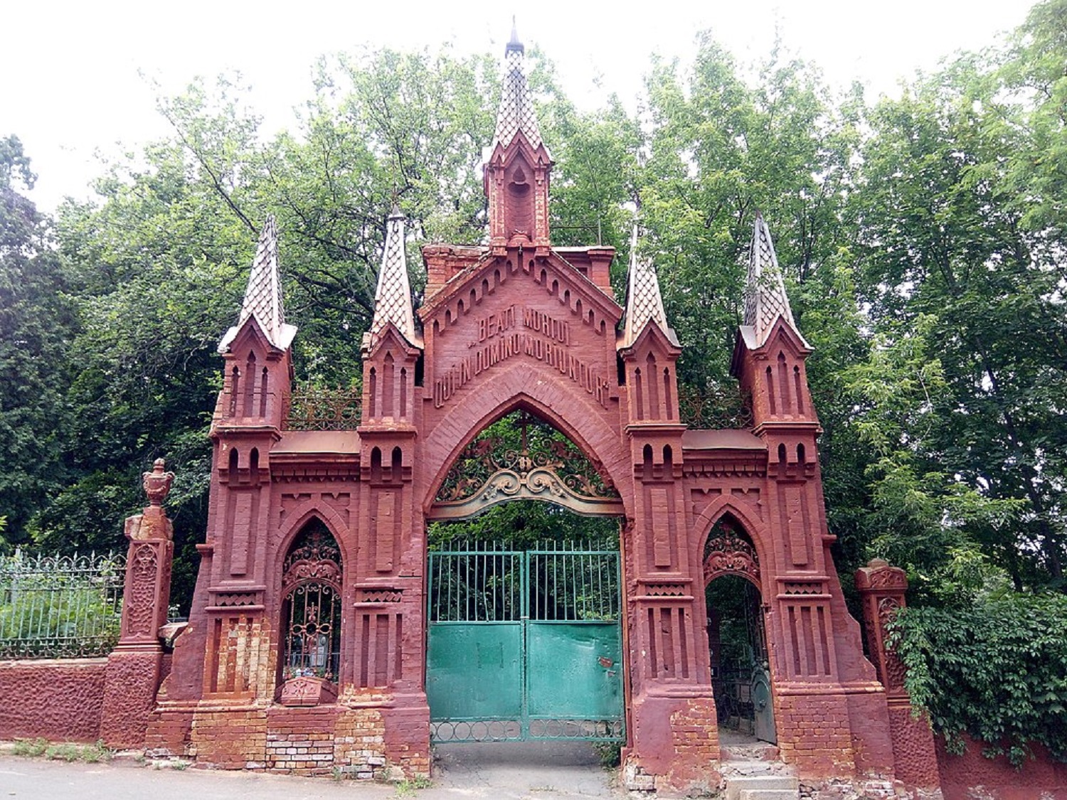 Відвідуємо світ мертвих. 5 найцікавіших кладовищ України